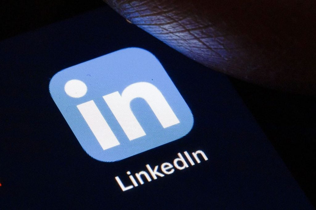 LinkedIn, Reddit to fix how their apps copy iOS clipboard contents